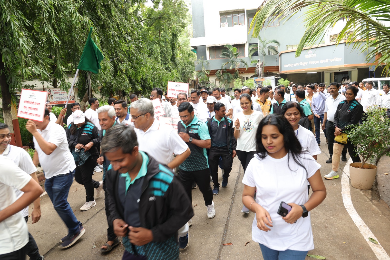 एक धाव वीज सुरक्षेसाठी  !  कल्याण परिमंडळात मॅरेथॉनद्वारे सुरक्षा सप्ताहाचा उत्साहात शुभारंभ