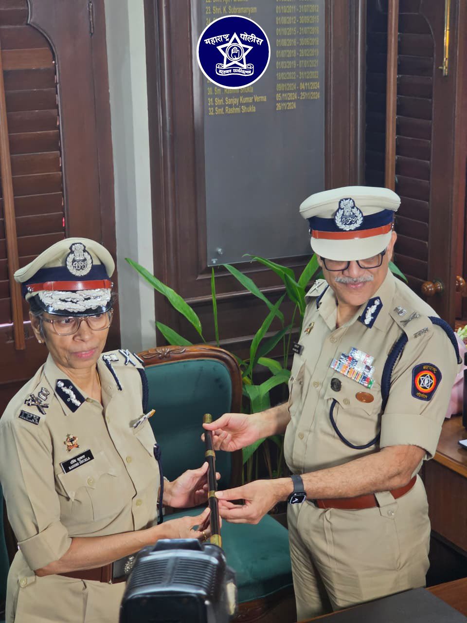 Update : कडक शिस्तीचे, कर्तव्यनिष्ठ वरिष्ठ आयपीएस अधिकारी डॉ.सदानंद दाते यांनी अखेर “महाराष्ट्र पोलीस महासंचालक” पदभार स्वीकारला..